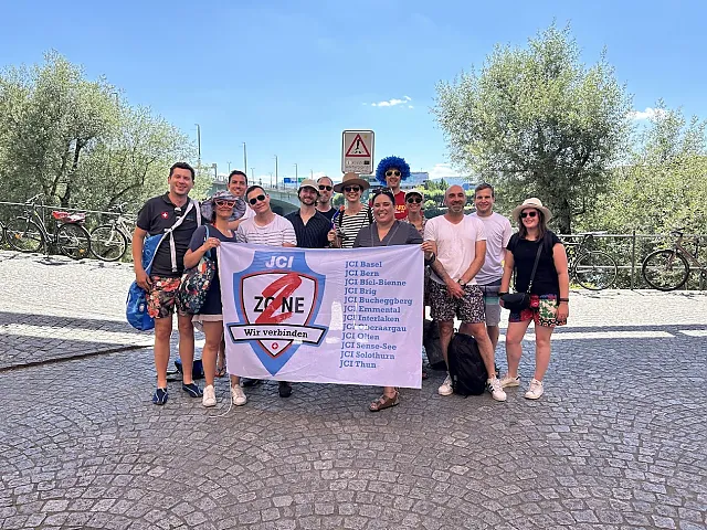 Tri-nationales Rheinschwimmen in Basel