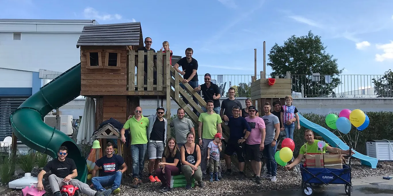 Dare2Act JCI UK baut einen Spielplatz